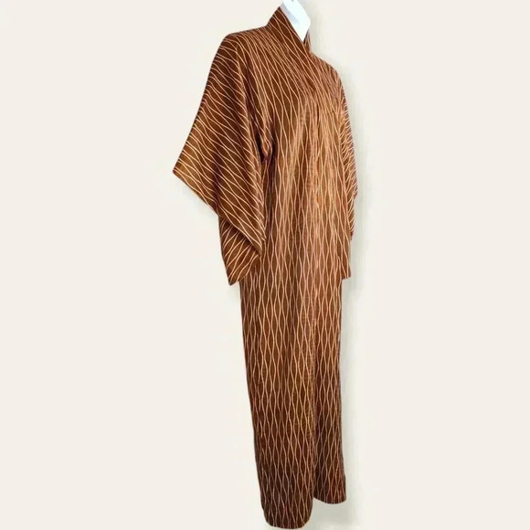 Vintage Silk Brown & White Kimono - Picture 3 of 12